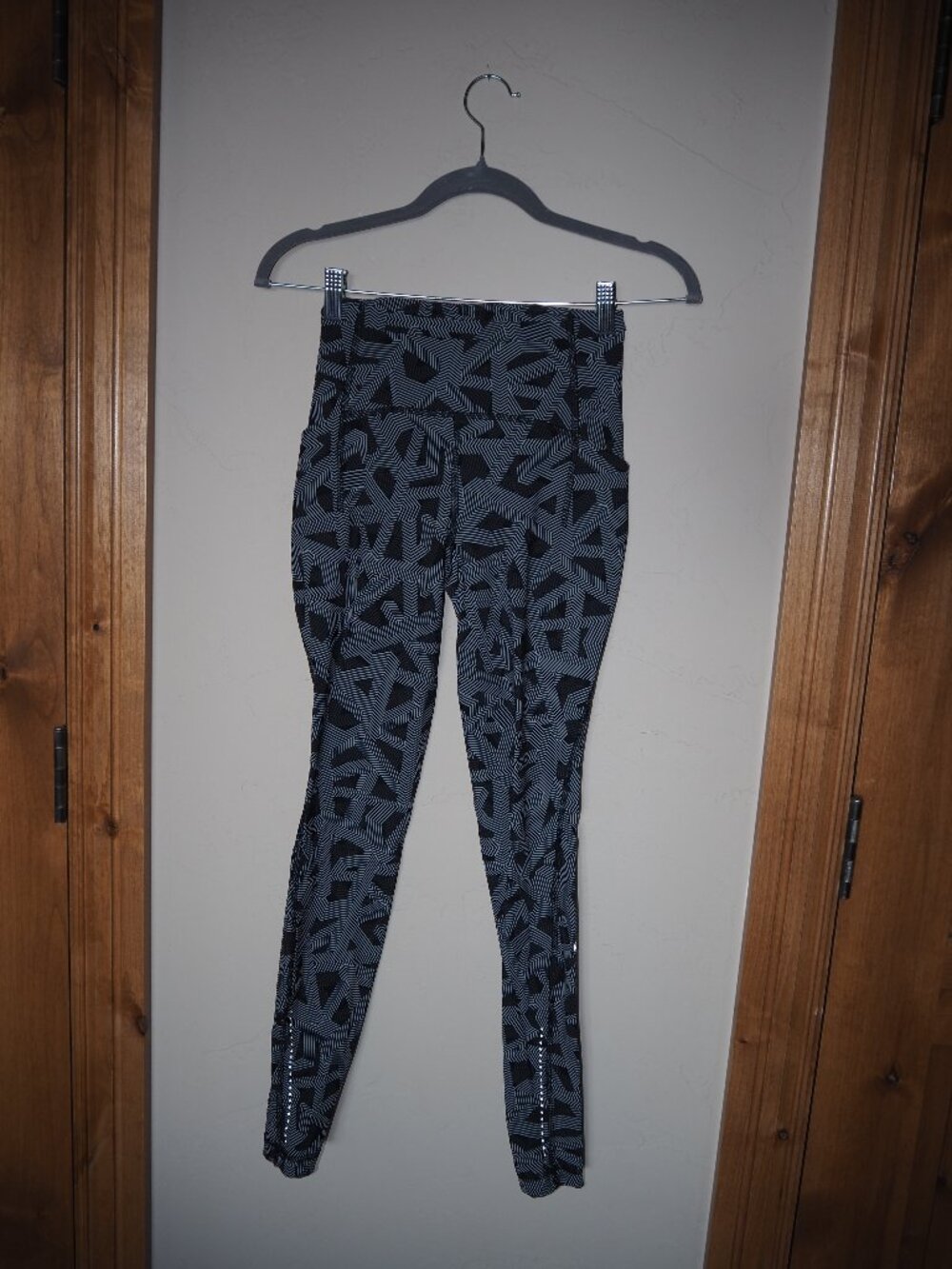 Lululemon Tight Stuff Tight II Geometric Leggings Size 2 Reflective